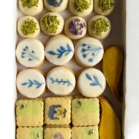 The Spice Palette | Saffron & Cardamom Floral Shortbread The Spice Palette | Saffron & Cardamom Floral Shortbread