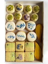 The Spice Palette | Saffron & Cardamom Floral Shortbread The Spice Palette | Saffron & Cardamom Floral Shortbread