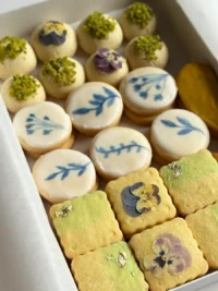 The Spice Palette | Saffron & Cardamom Floral Shortbread The Spice Palette | Saffron & Cardamom Floral Shortbread