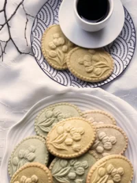 Tulip Harmony Box Matcha Saffron Cookies