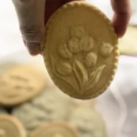 Floral Harmony Cookie Box – Matcha & Saffron Embossed Cookies.