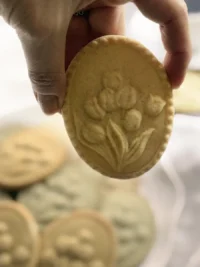 Floral Harmony Cookie Box – Matcha & Saffron Embossed Cookies.