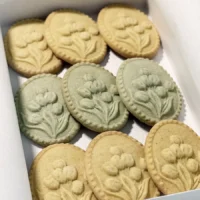 Tulip Harmony Box Matcha Saffron Cookies